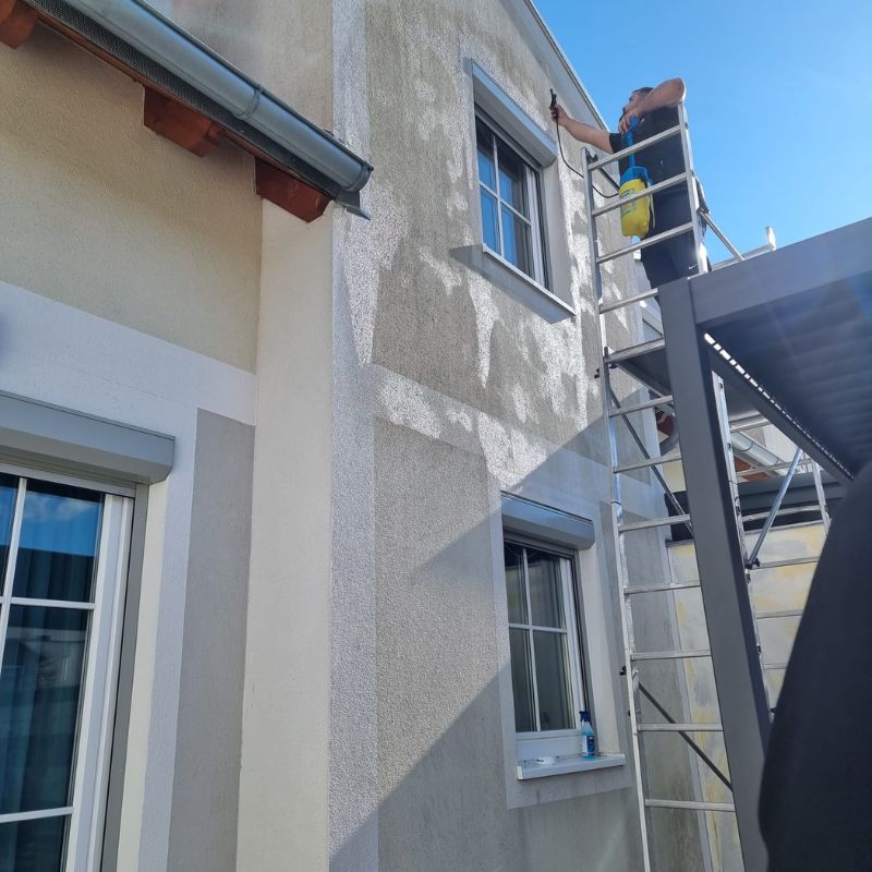 Fassadenreinigung – gereinigte Fassade in Wien