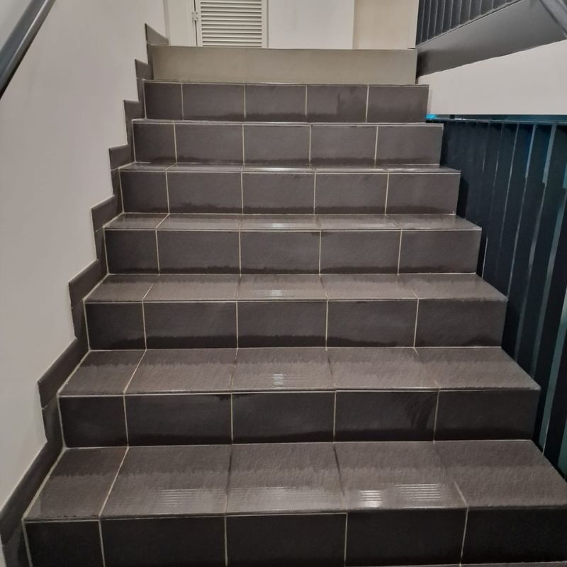 Treppenhausreinigung – gereinigtes Stiegenhaus in Wien