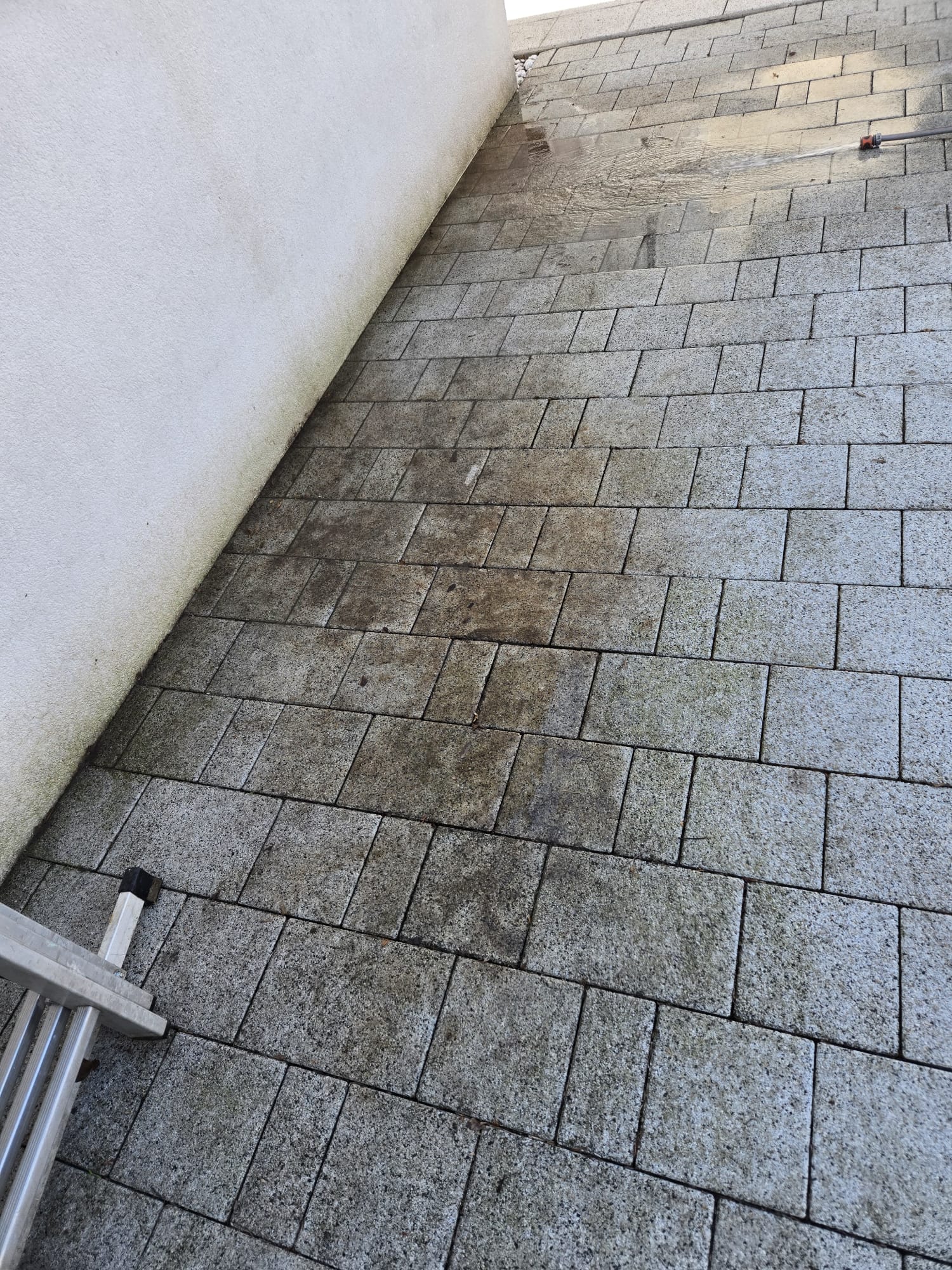 Außenreinigung Wien – Terrasse nach Hochdruckreinigung