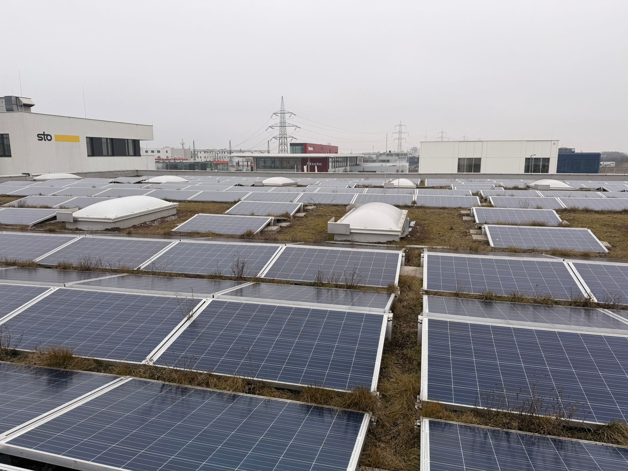Solarreinigung Wien – Solarpanel Reinigung auf Dach